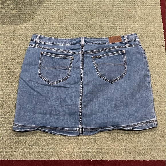 Lee’s mid-rise jean skort - Picture 3 of 4